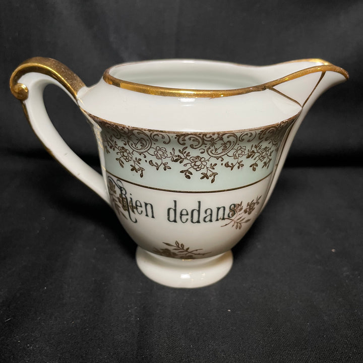Petit vase français amusant, Mort à l&