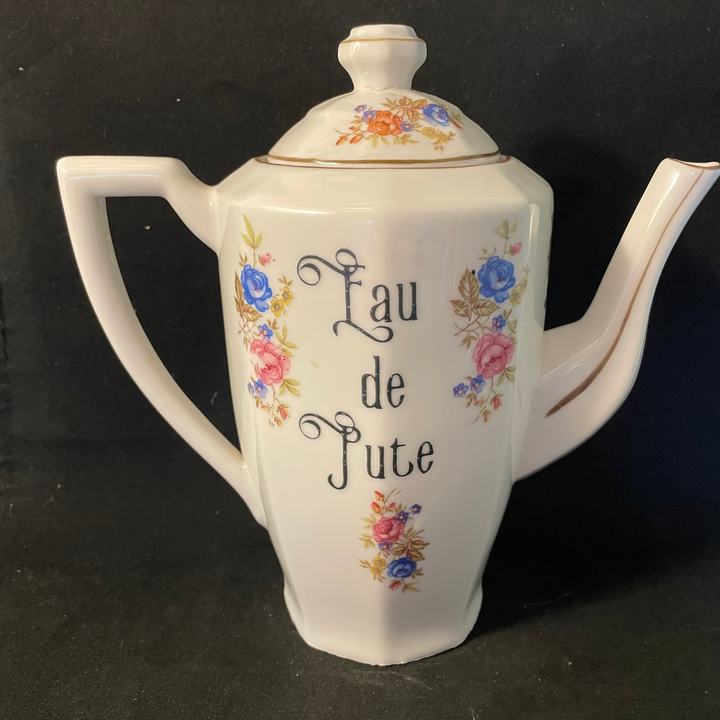 Eau de pute, Tea / Coffee pot, Cocktail jug, Vintage upcycled porcelaine