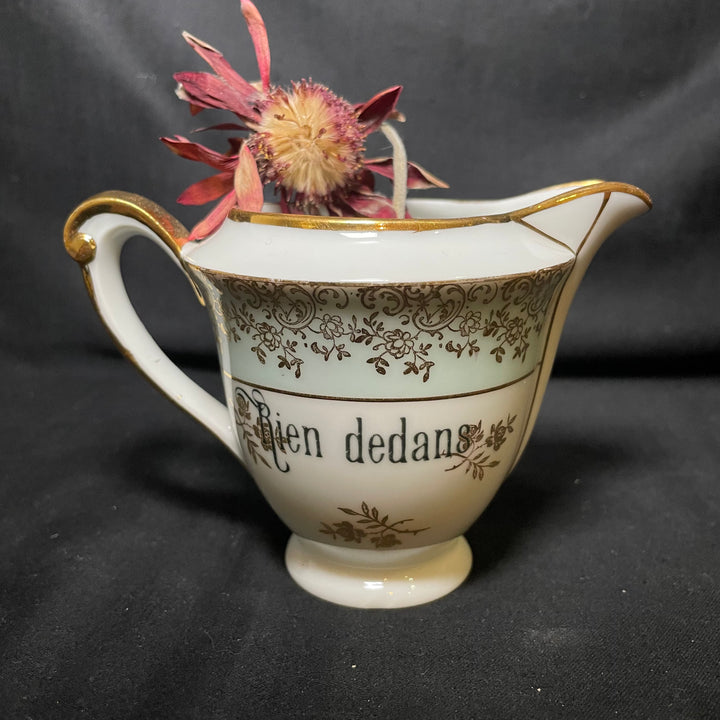 Petit vase français amusant, Mort à l&