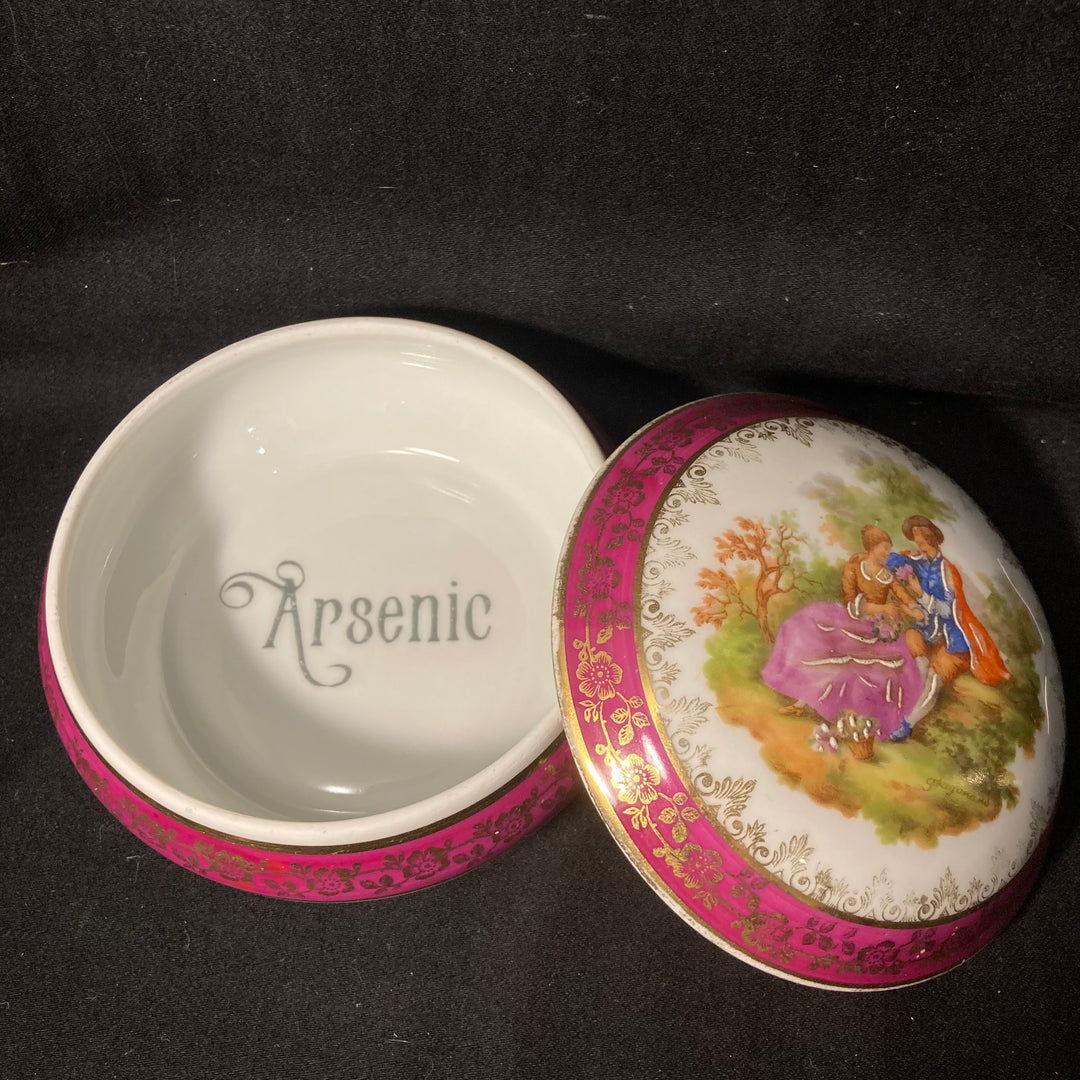"Arsenic", Boîte à cachettes pour drogues Vintage Upcyclée Unique et Amusante, Cadeau d&