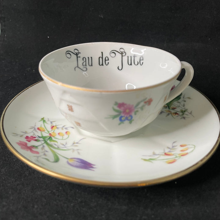 Eau de pute, tasse à espresso, cadeau en porcelaine française vintage recyclée