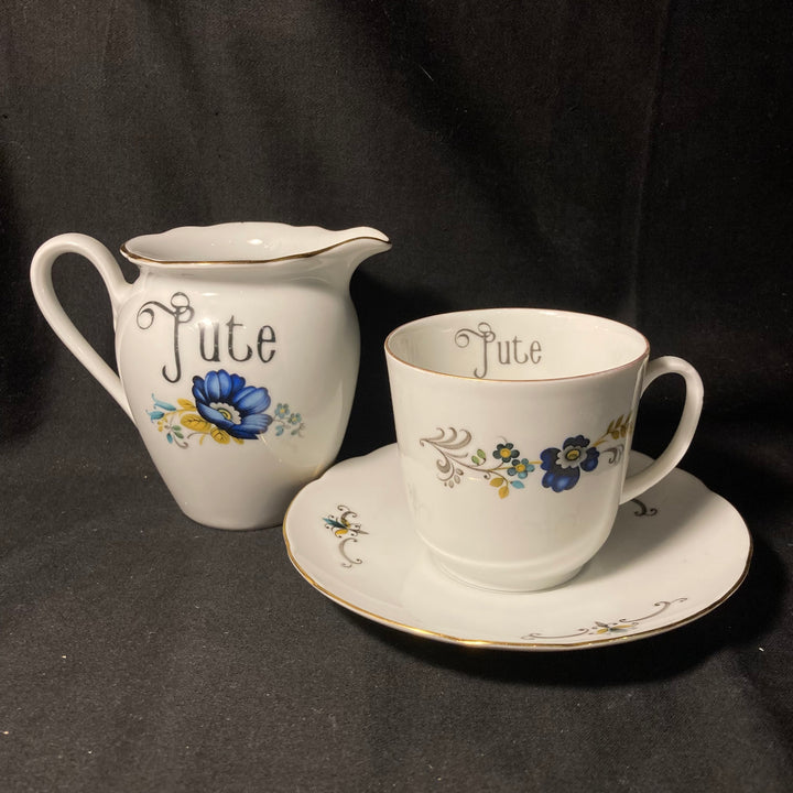 Service à café "Eau de pute", cadeau original et rigolo en porcelaine vintage française recyclée