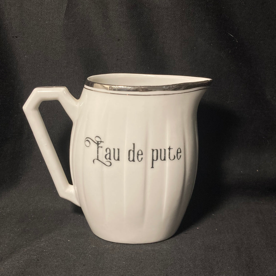 Servir la Chatte, drôle pichet en porcelaine vintage recyclé Durrant Dove