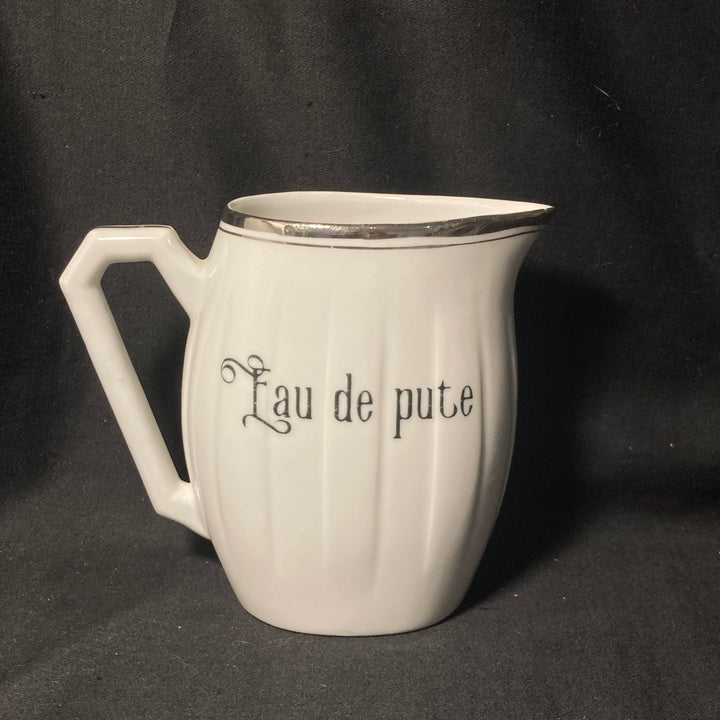 Servir la Chatte, drôle pichet en porcelaine vintage recyclé Durrant Dove