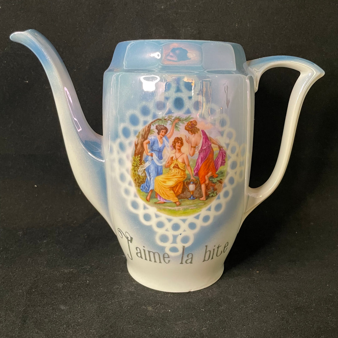 Il y a du foutre là-dedans, un pichet en porcelaine vulgaire, drôle, coquin et vintage recyclé