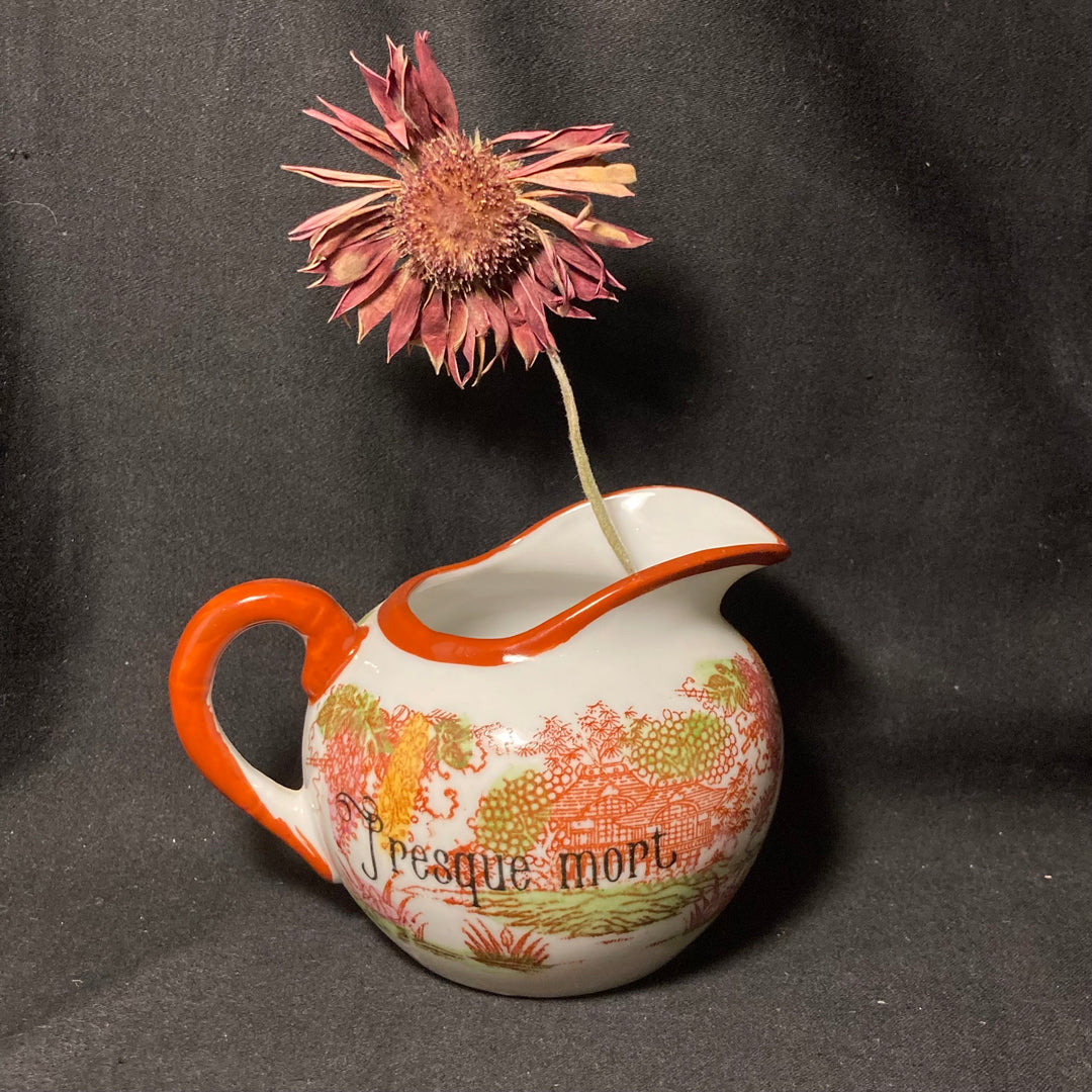Petit vase français amusant, Mort à l&